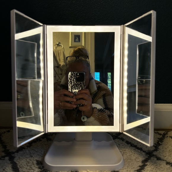 Makeup Mirror - Picture 4 of 6